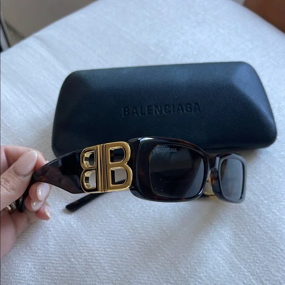 Balenciaga | Accessories | Balenciaga Black Sunglasses With  display picture 3